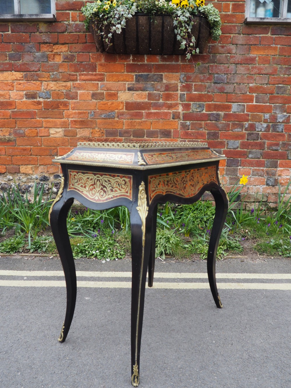Boulle jardiniere View V