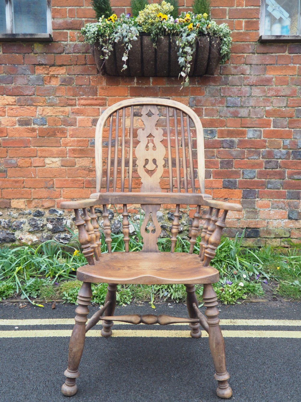 Broad arm windsor armchair