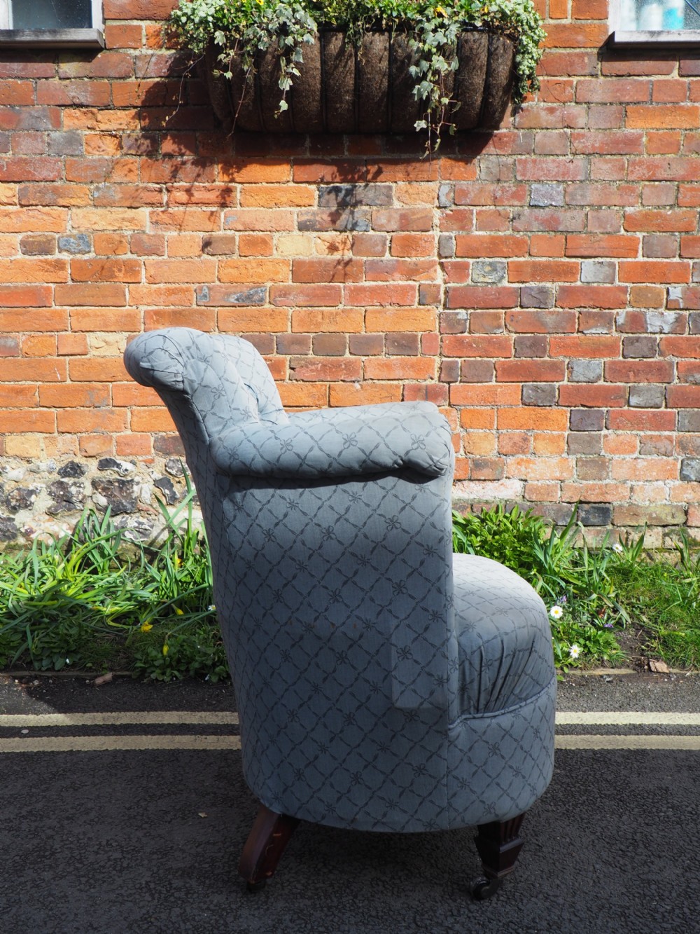 Small victorian armchair View XIII