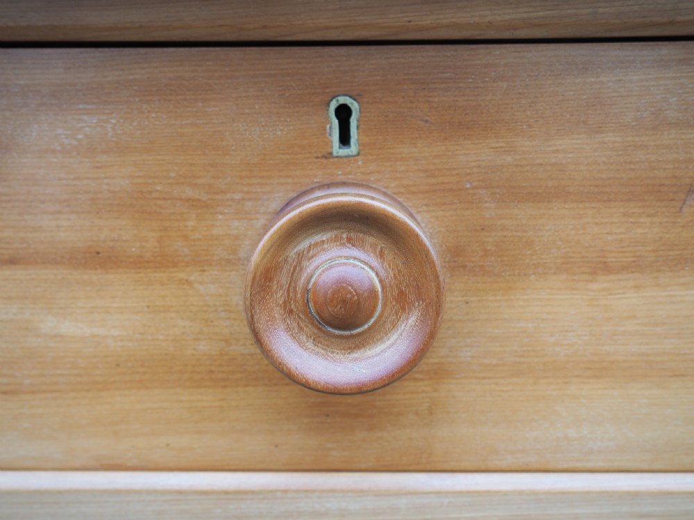Victorian maple chest of drawers View II