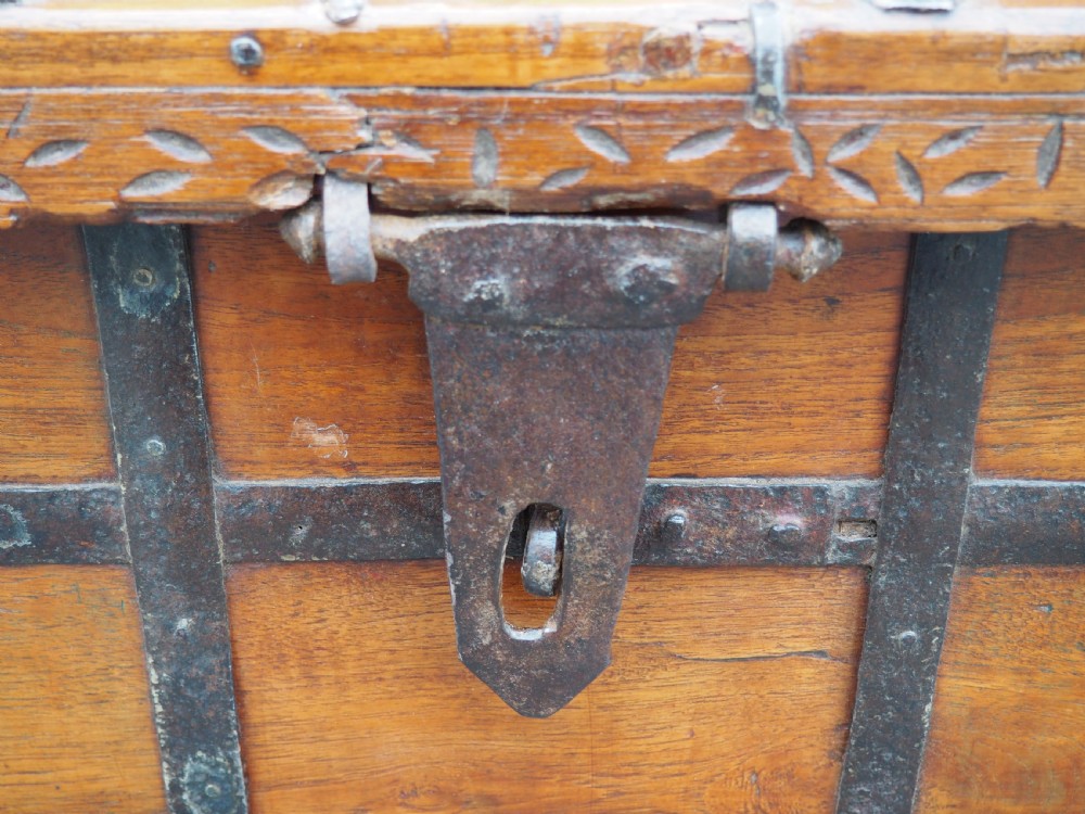 Very large Indian teak trunk View VIII