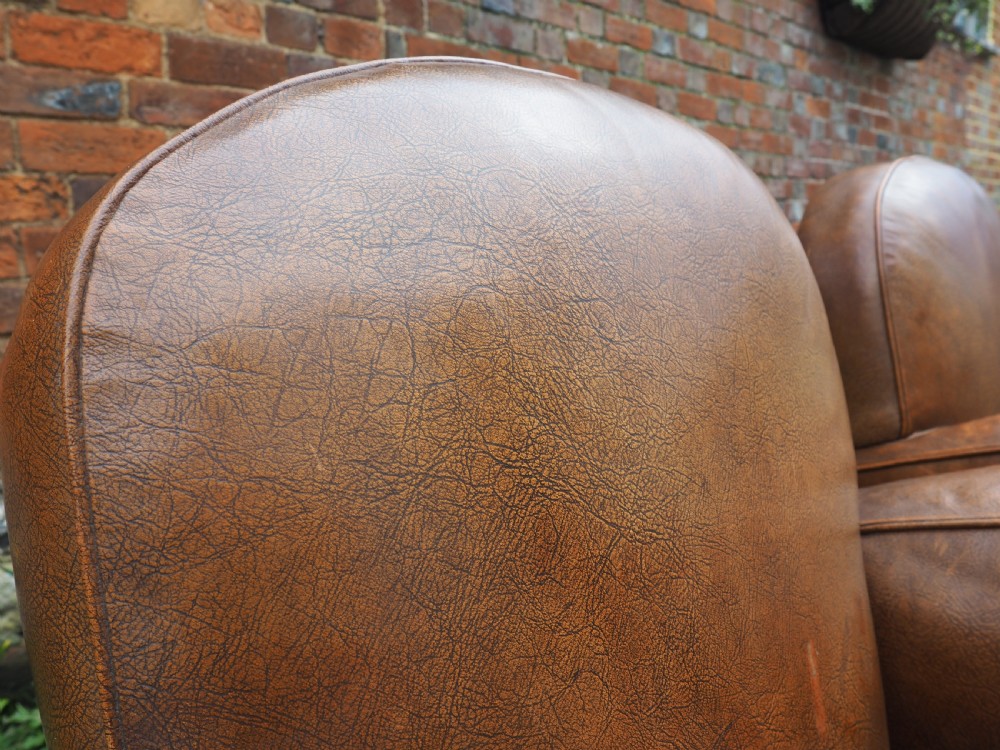 Pair of leather armchairs View V
