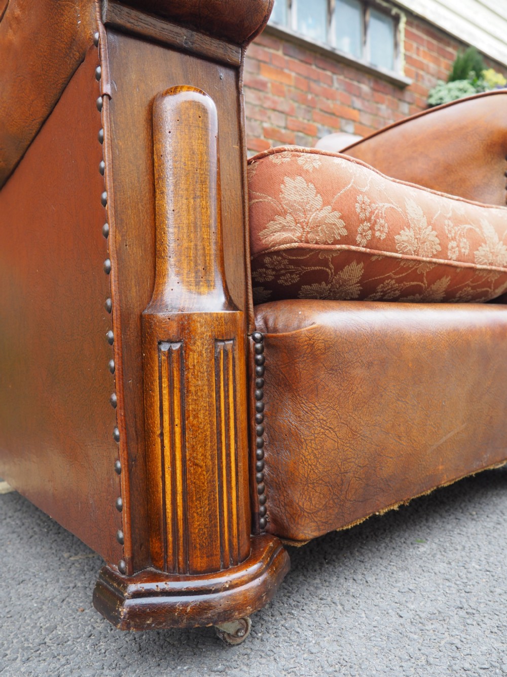 Pair of leather armchairs View VI