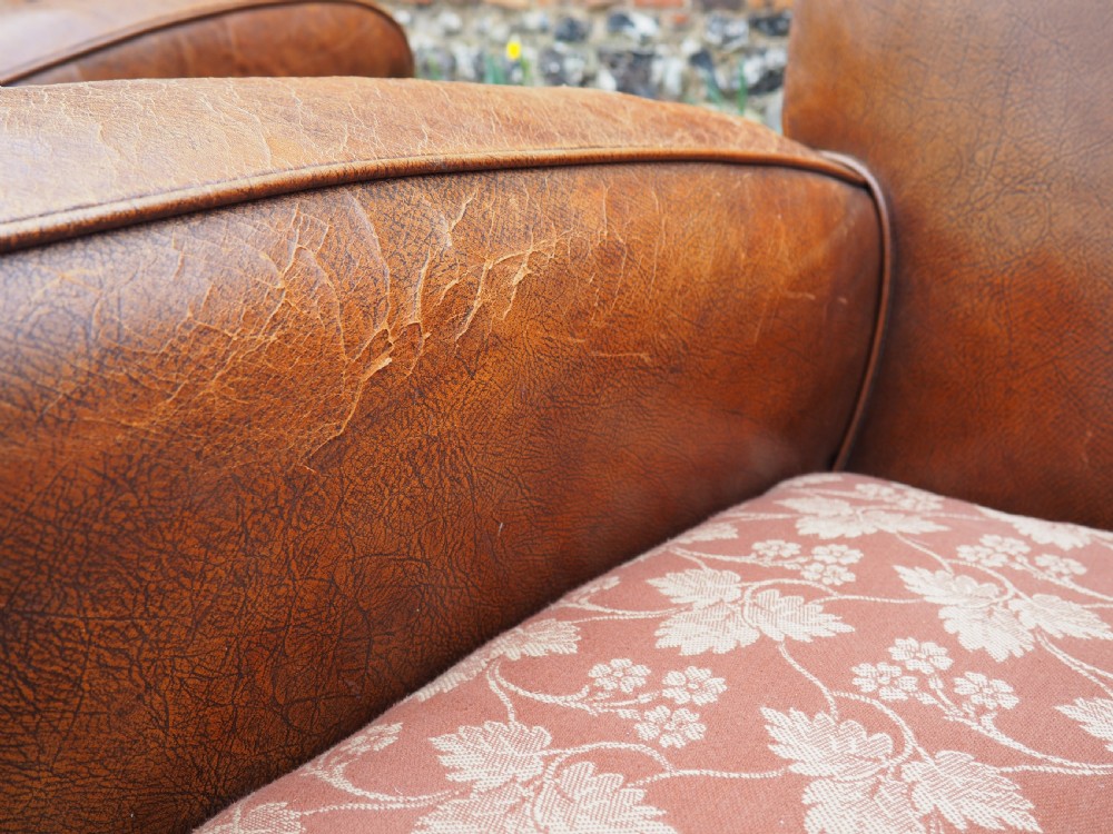 Pair of leather armchairs View X