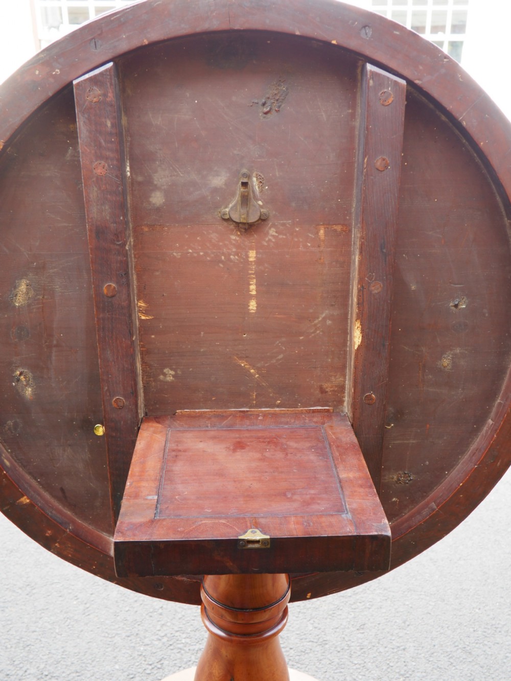 Nineteenth century Yew pedestal table View III