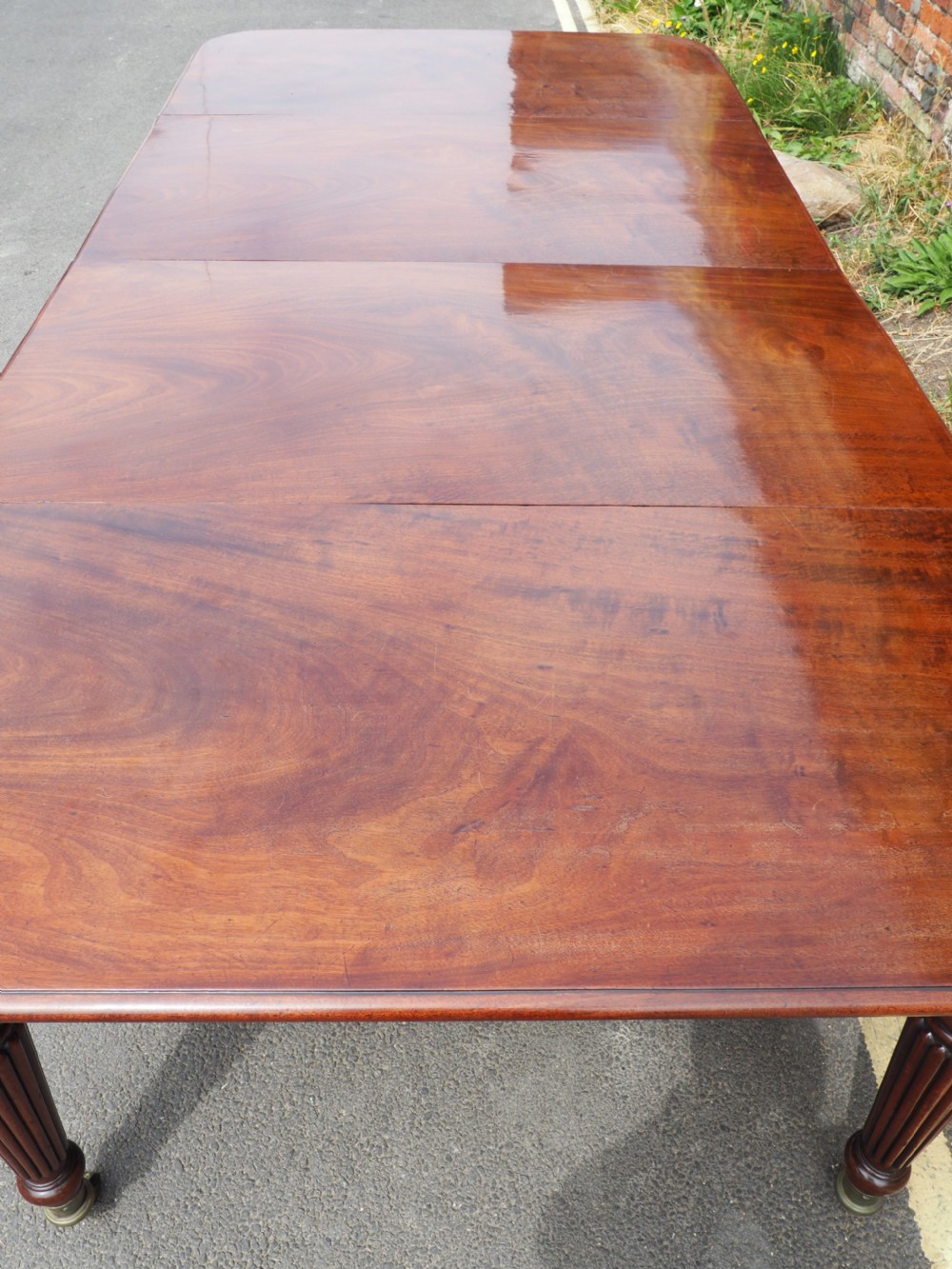 Nineteenth century Mahogany extending table View IV