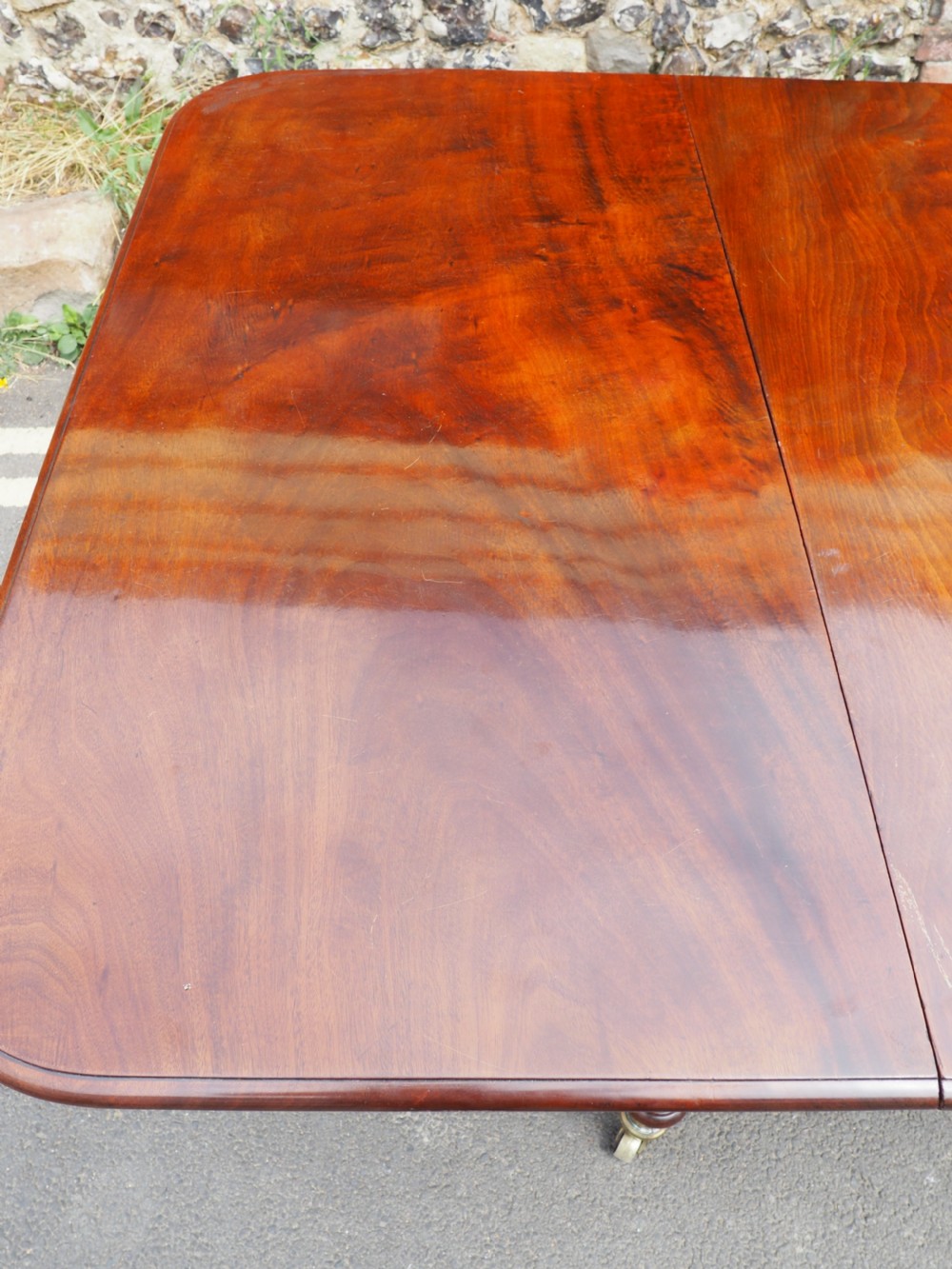 Nineteenth century Mahogany extending table View VIII