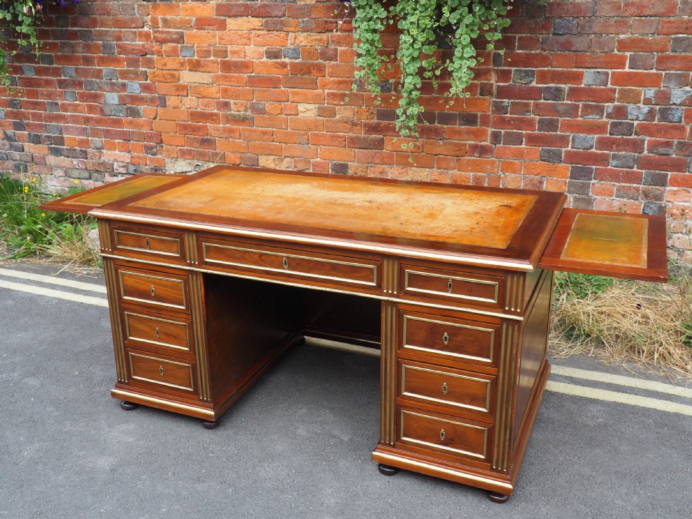 Continental Mahogany pedestal desk View IV