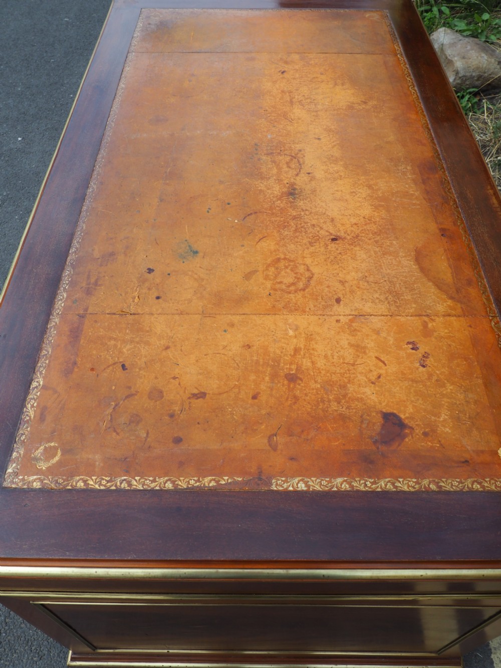 Continental Mahogany pedestal desk View VII
