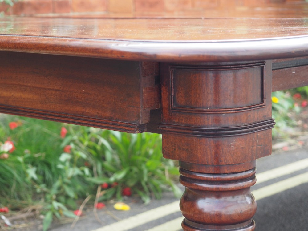 William IV Mahogany extending table View X
