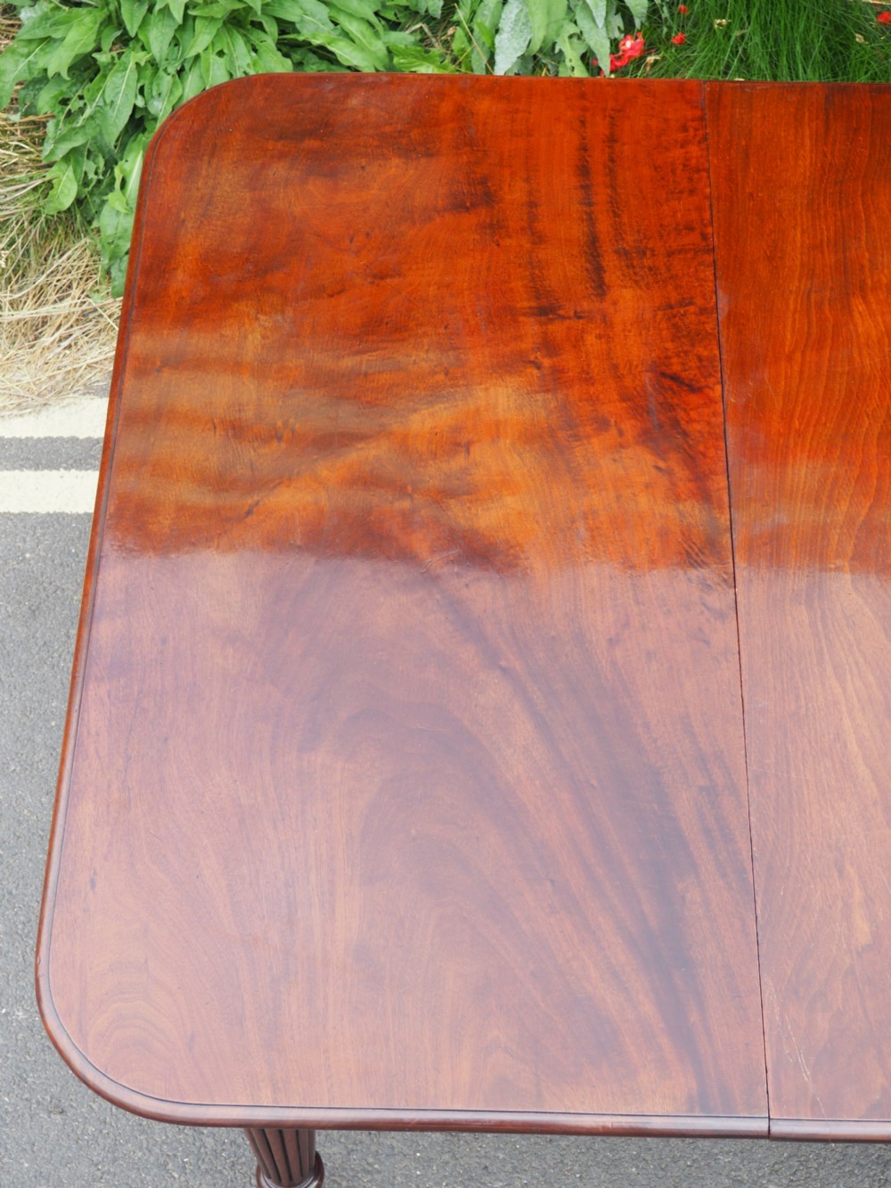 William IV Mahogany extending table View XIV