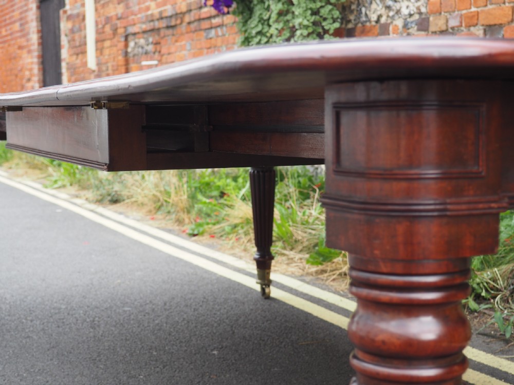 William IV Mahogany extending table View XV