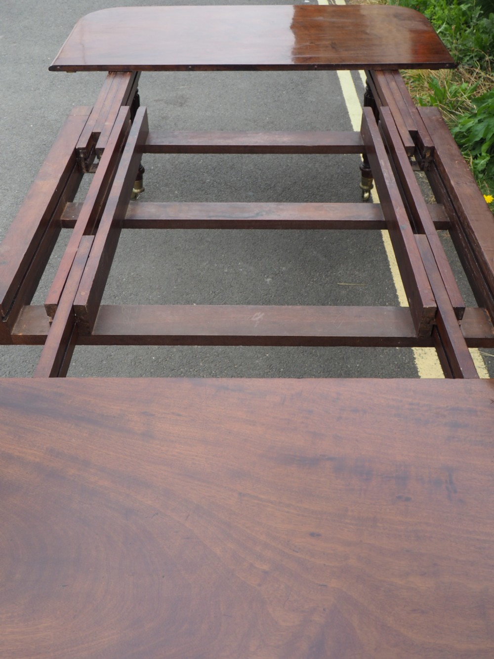 William IV Mahogany extending table View XVI