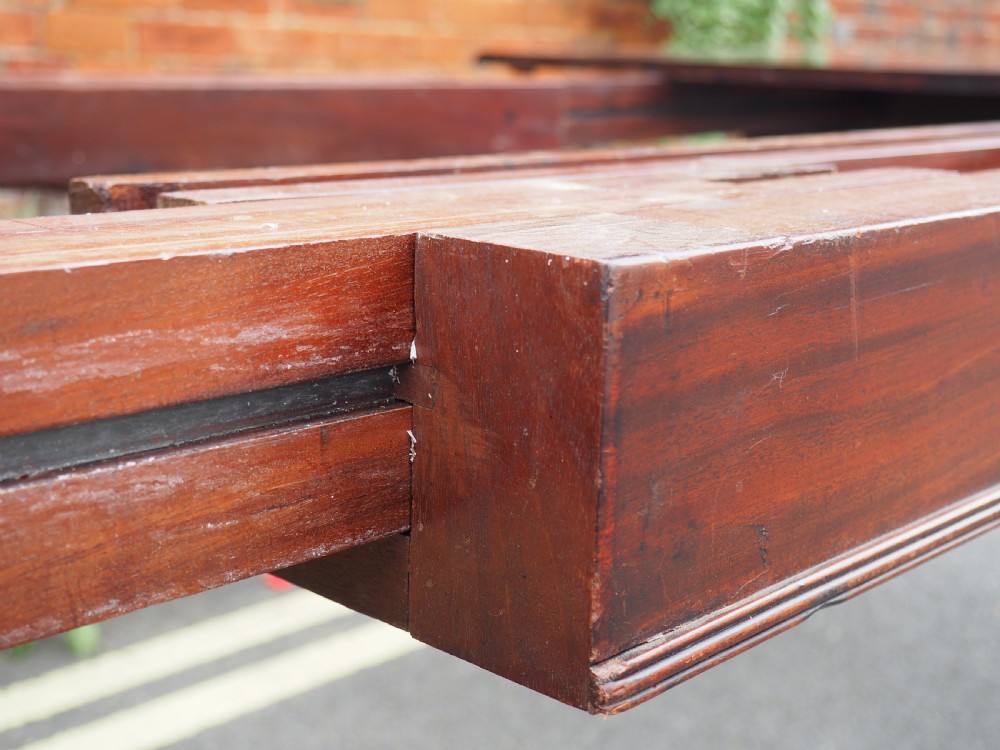 William IV Mahogany extending table View XVII