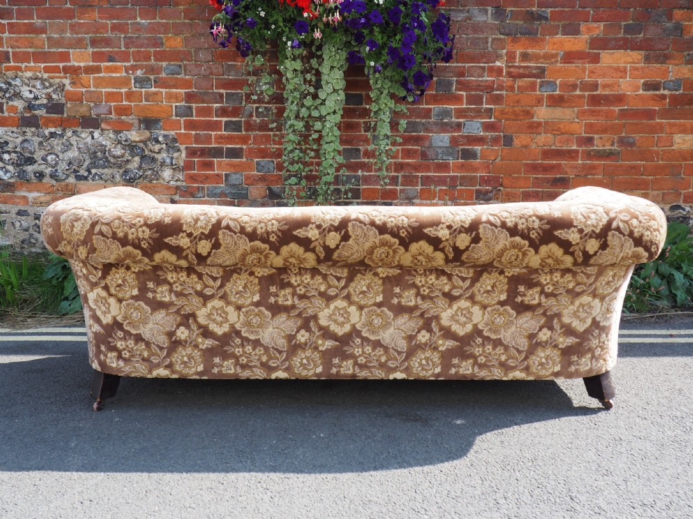 Victorian Chesterfield View X