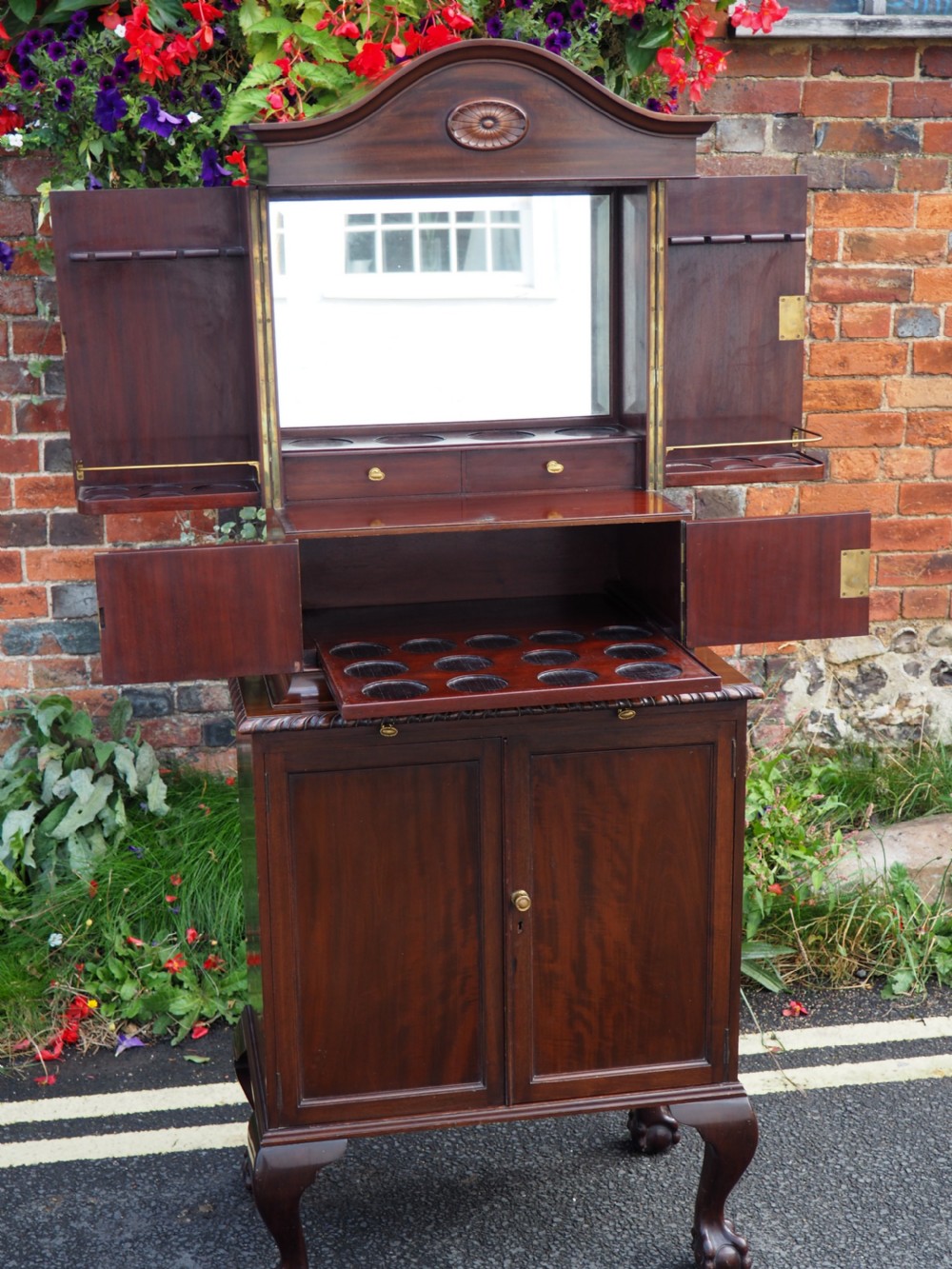 Waring and Gillow Mahogany drinks cabinet View IV