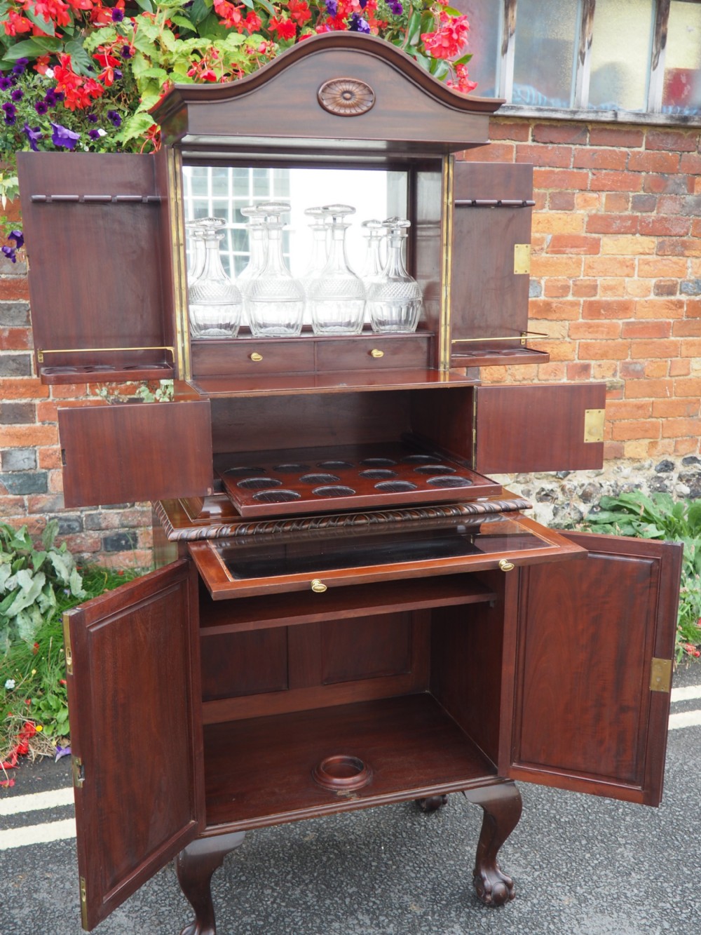 Waring and Gillow Mahogany drinks cabinet View X