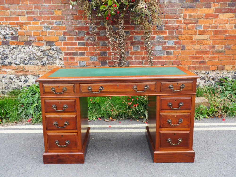 Late Victorian Mahogany pedestal desk