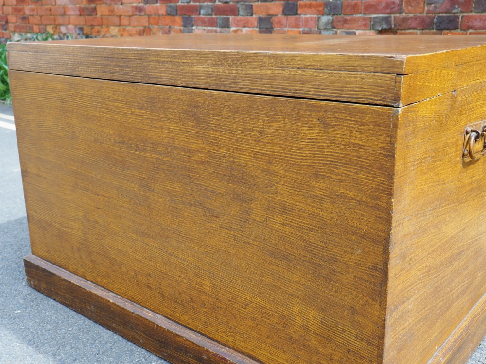 Scumble painted chest View IV