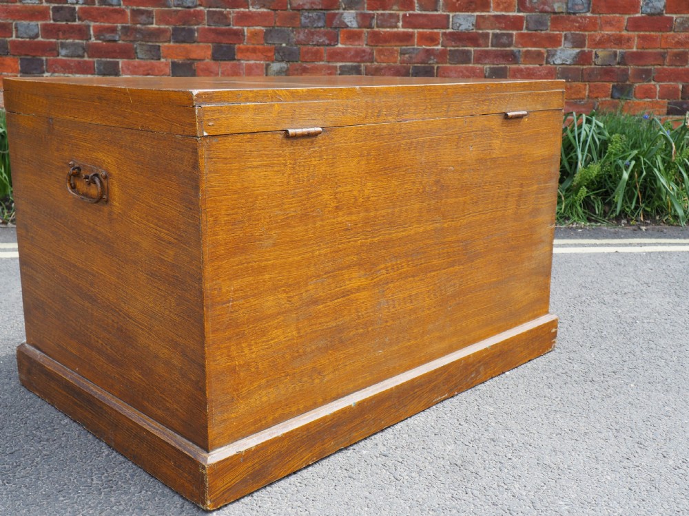 Scumble painted chest View VI