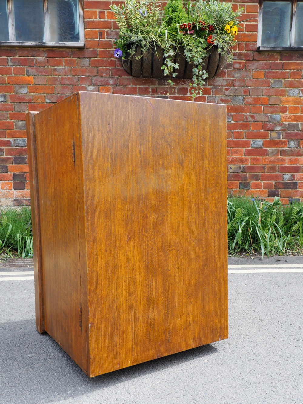 Scumble painted chest View VII