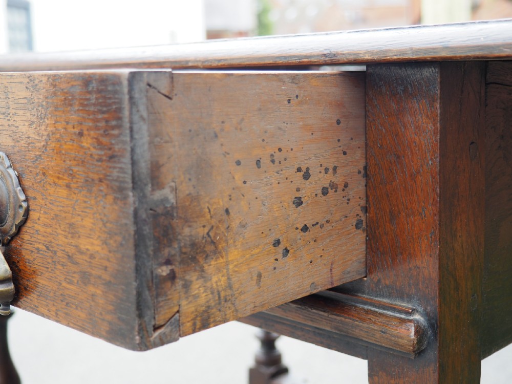 Oak side table View VI