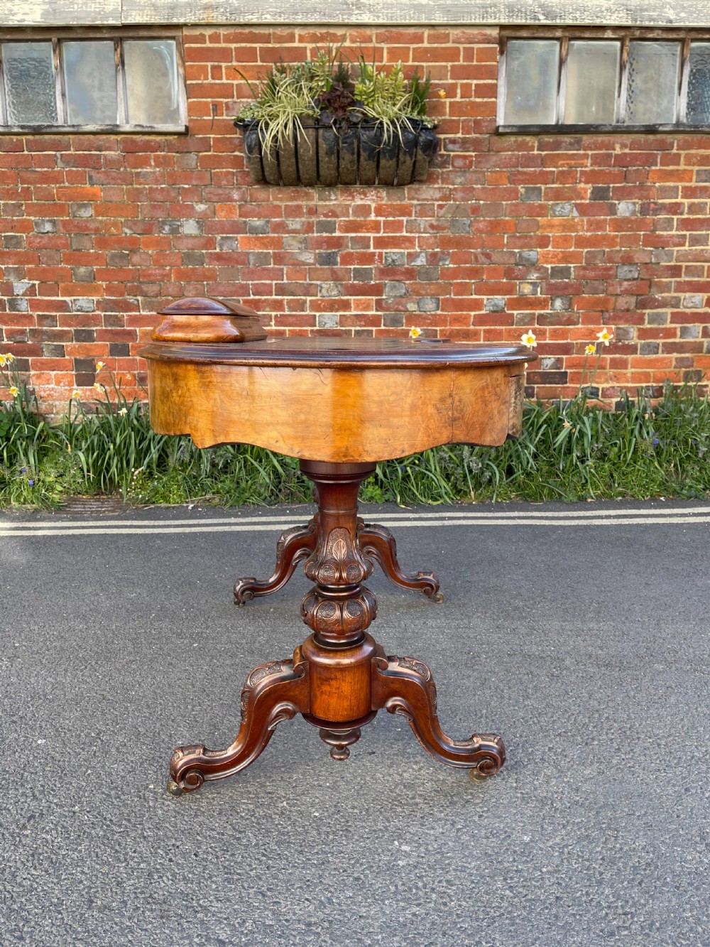 Victorian walnut kidney shaped desk  View VI