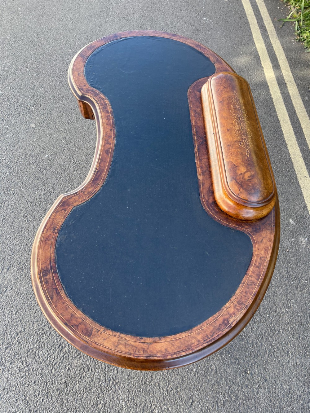 Victorian walnut kidney shaped desk  View X