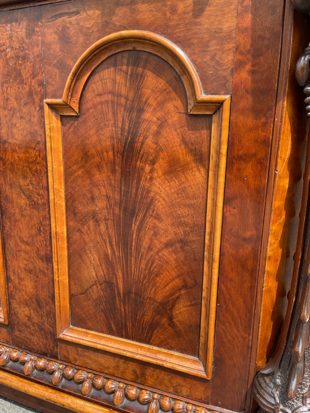 Fine large scale Victorian cellarette View VI