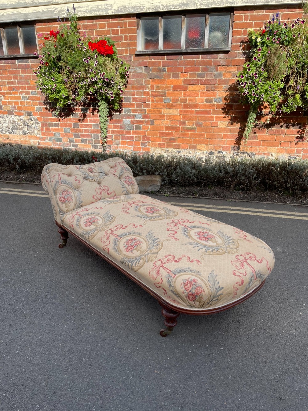 Victorian walnut daybed View IV