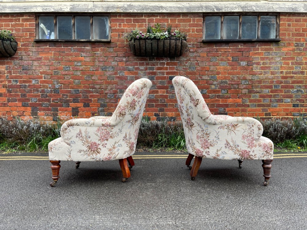 Pair of armchairs  View III