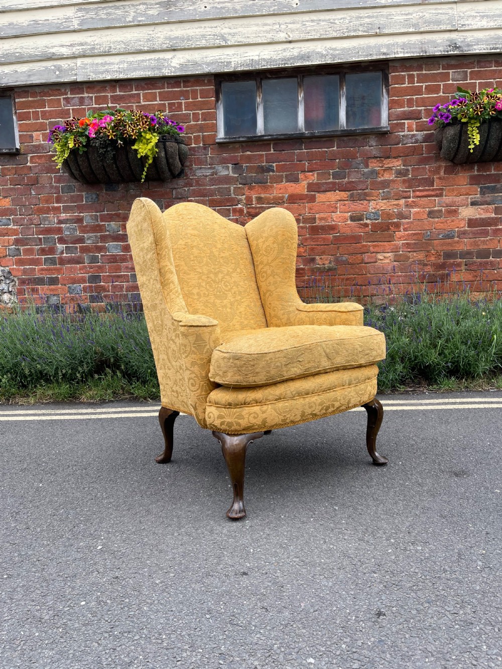 Wing armchair 