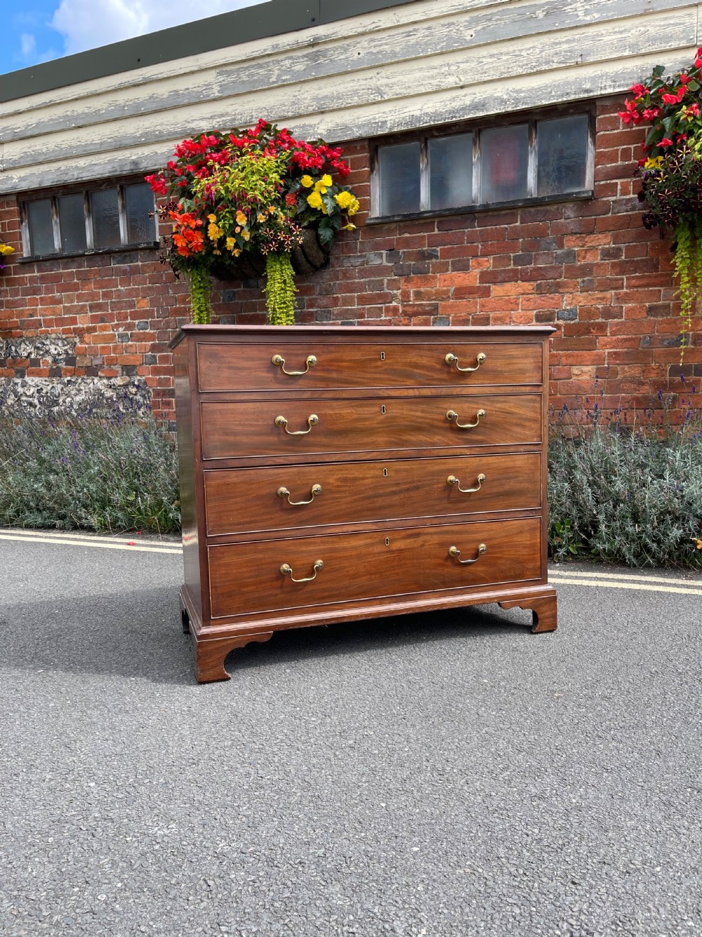 Georgian Mahogany chest of drawers 