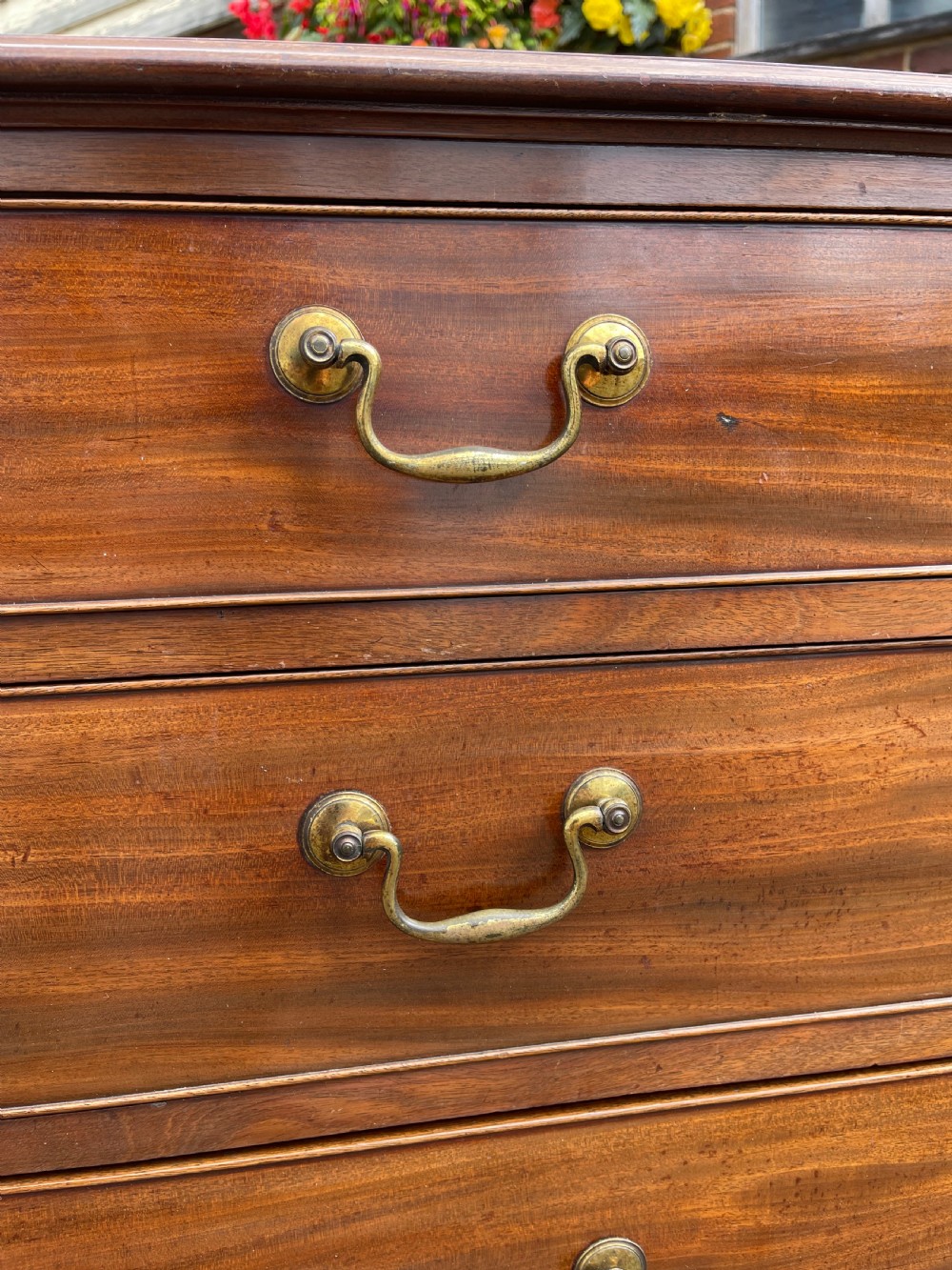 Georgian Mahogany chest of drawers  View II