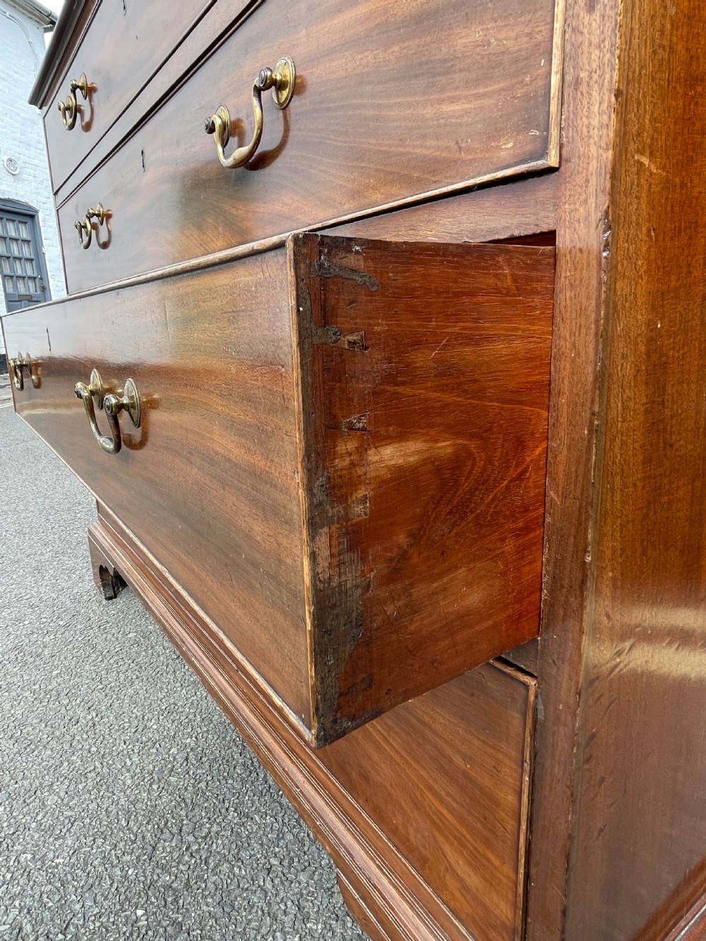Georgian Mahogany chest of drawers  View V