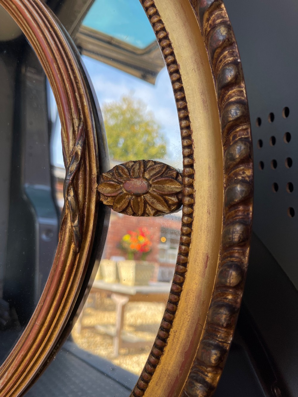 Large margin mirror  View II