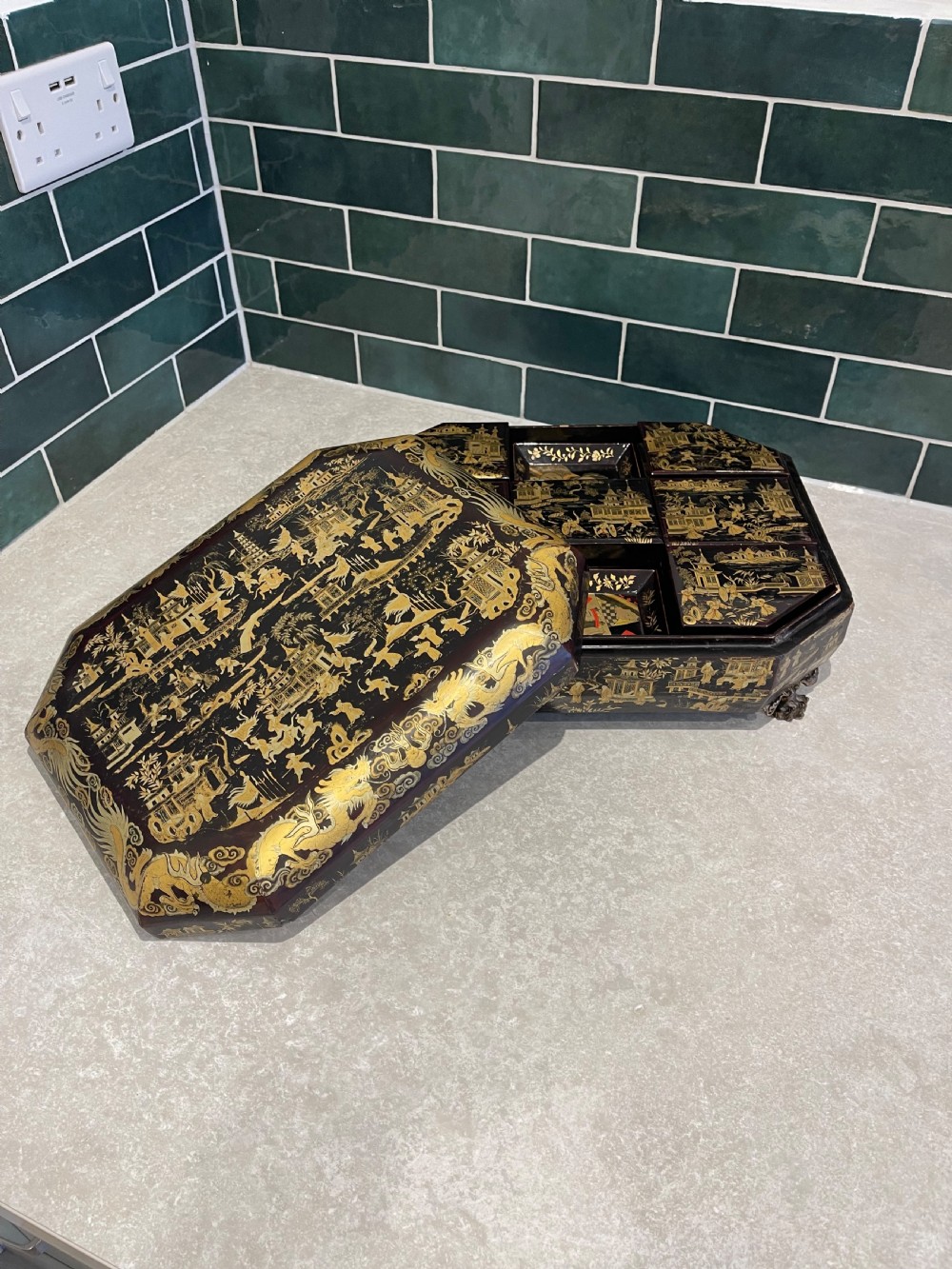 Chinese export lacquer gaming box View VII