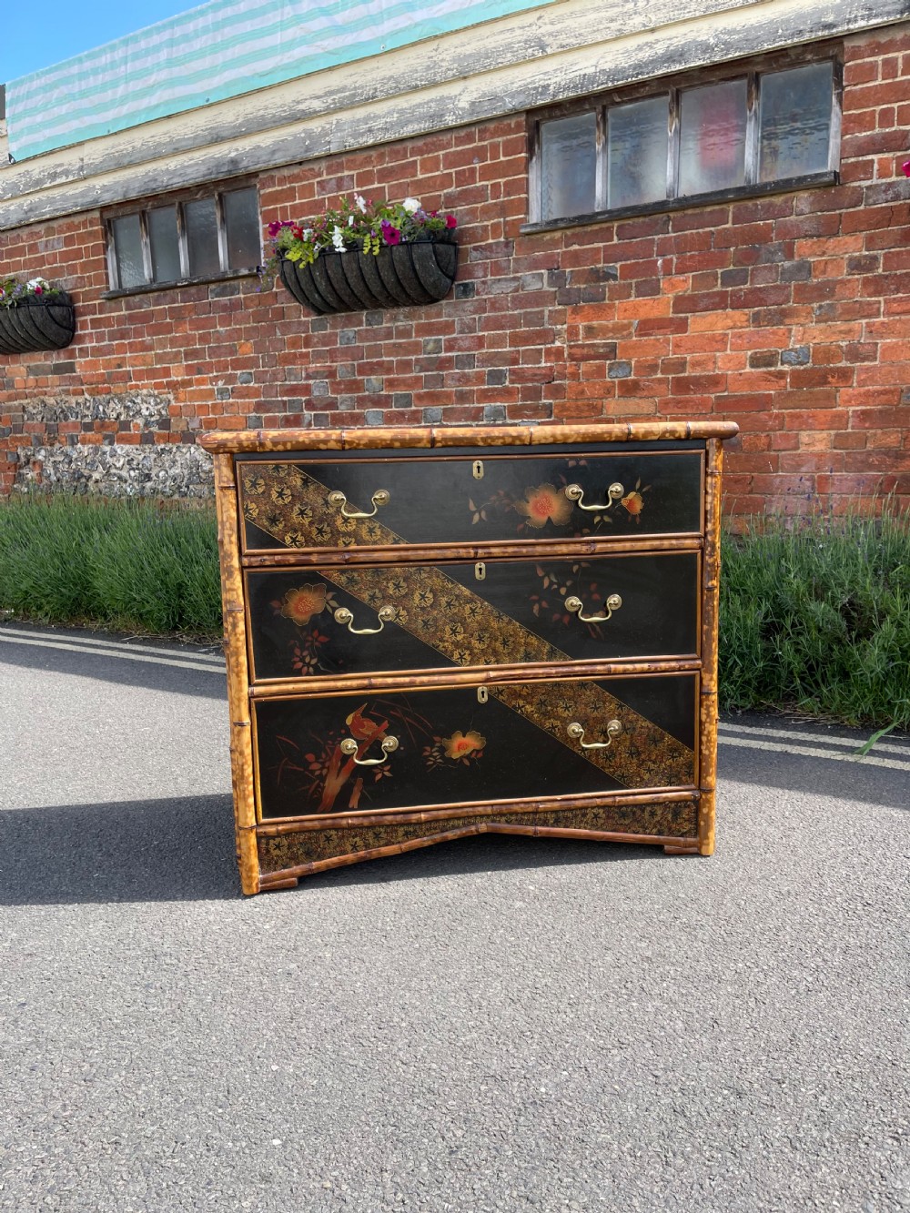 Decorated bamboo chest 