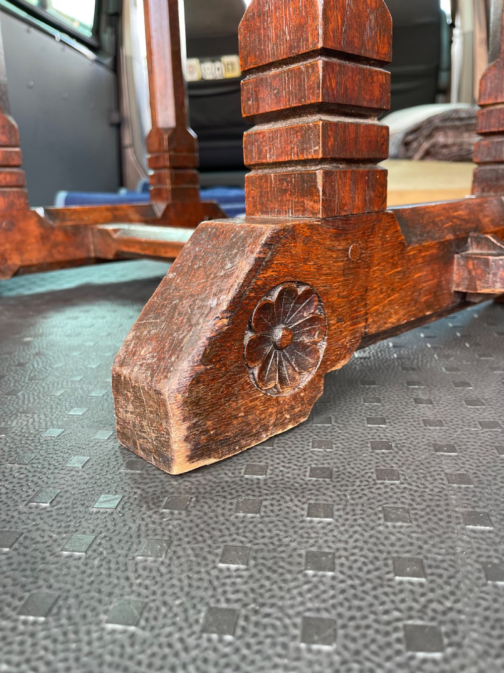 Reformed gothic table  View V
