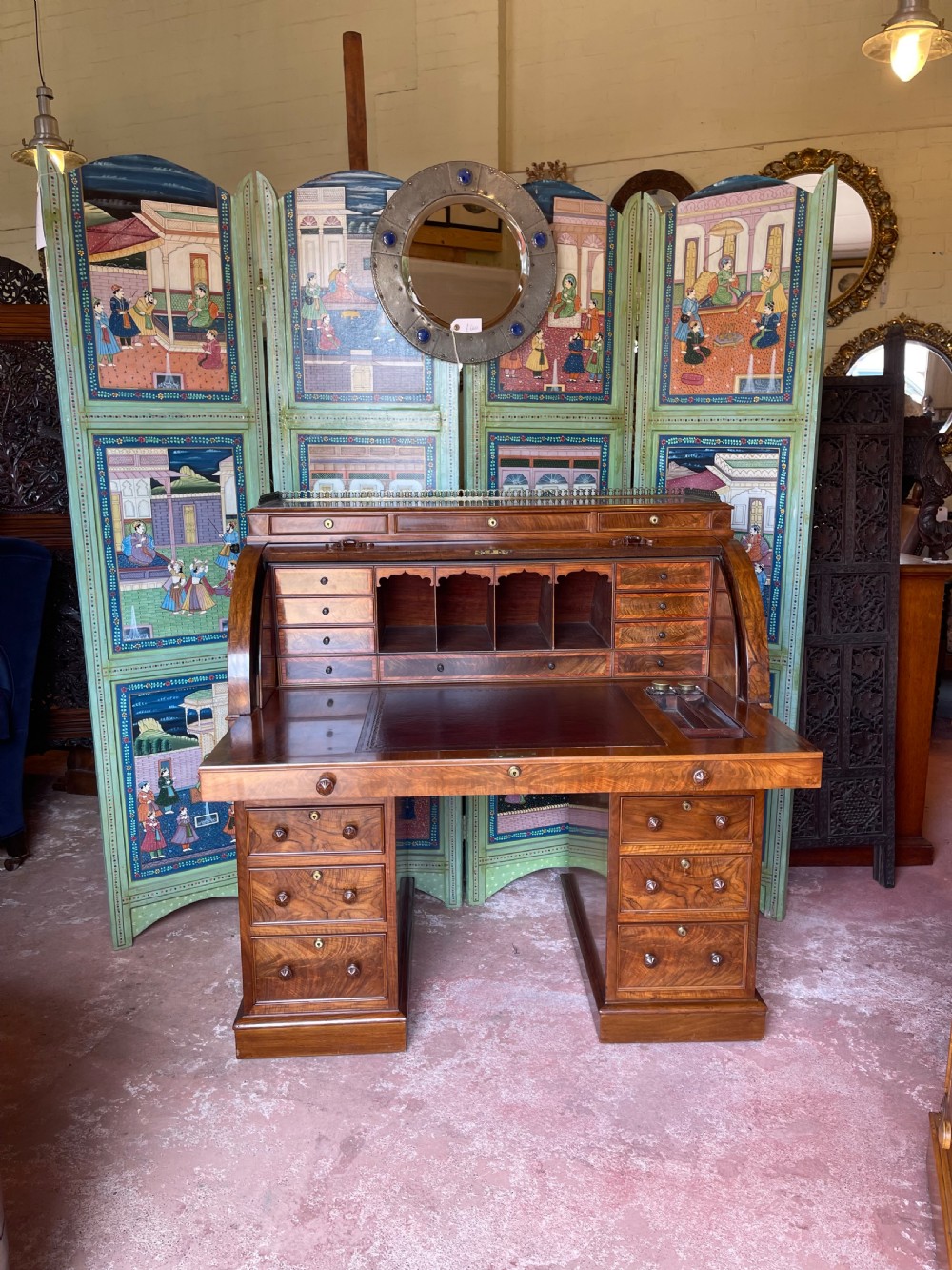 Fine walnut cylinder bureau  View V