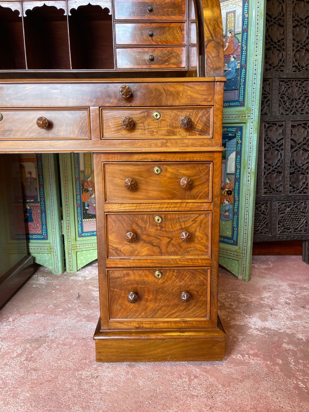 Fine walnut cylinder bureau  View VI