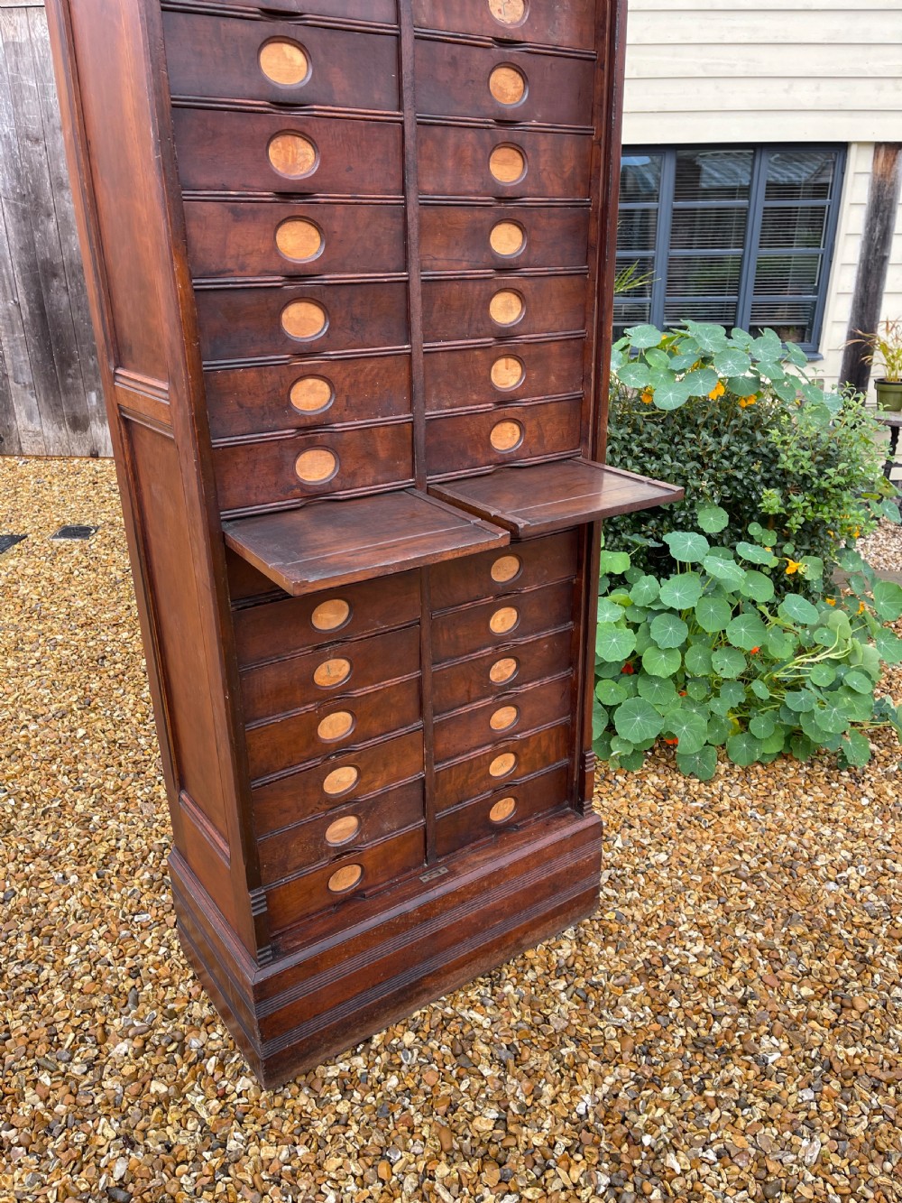 Amberg’s patent filing cabinet  View V