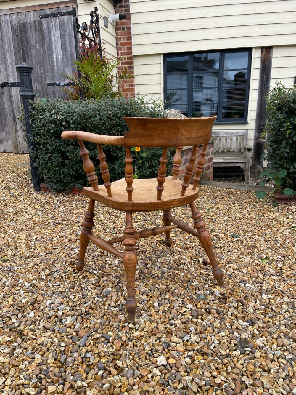 Smokers bow armchair  View V