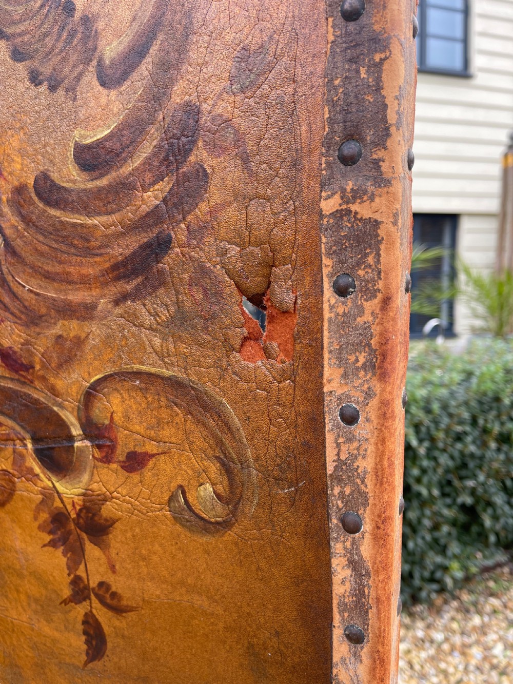 Painted leather screen View VI