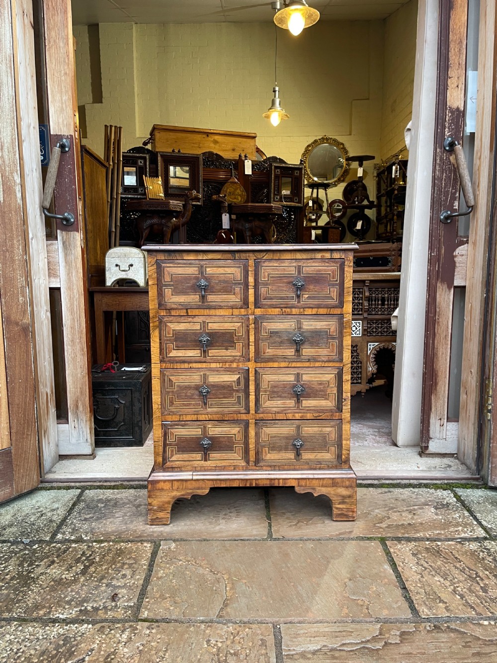 Chest of eight drawers 