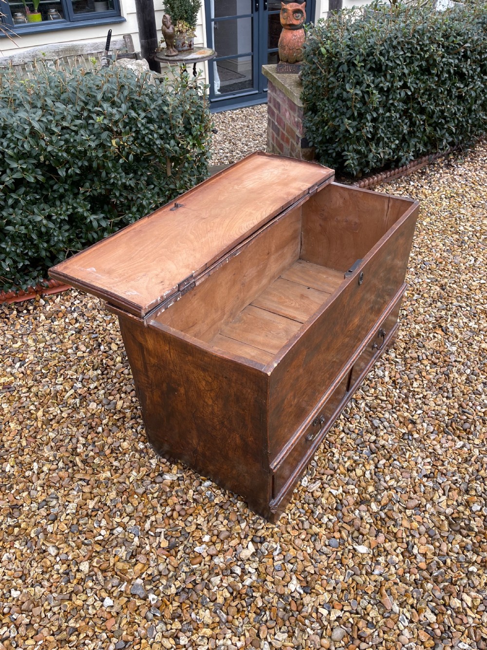 Eighteenth century elm coffer View VIII