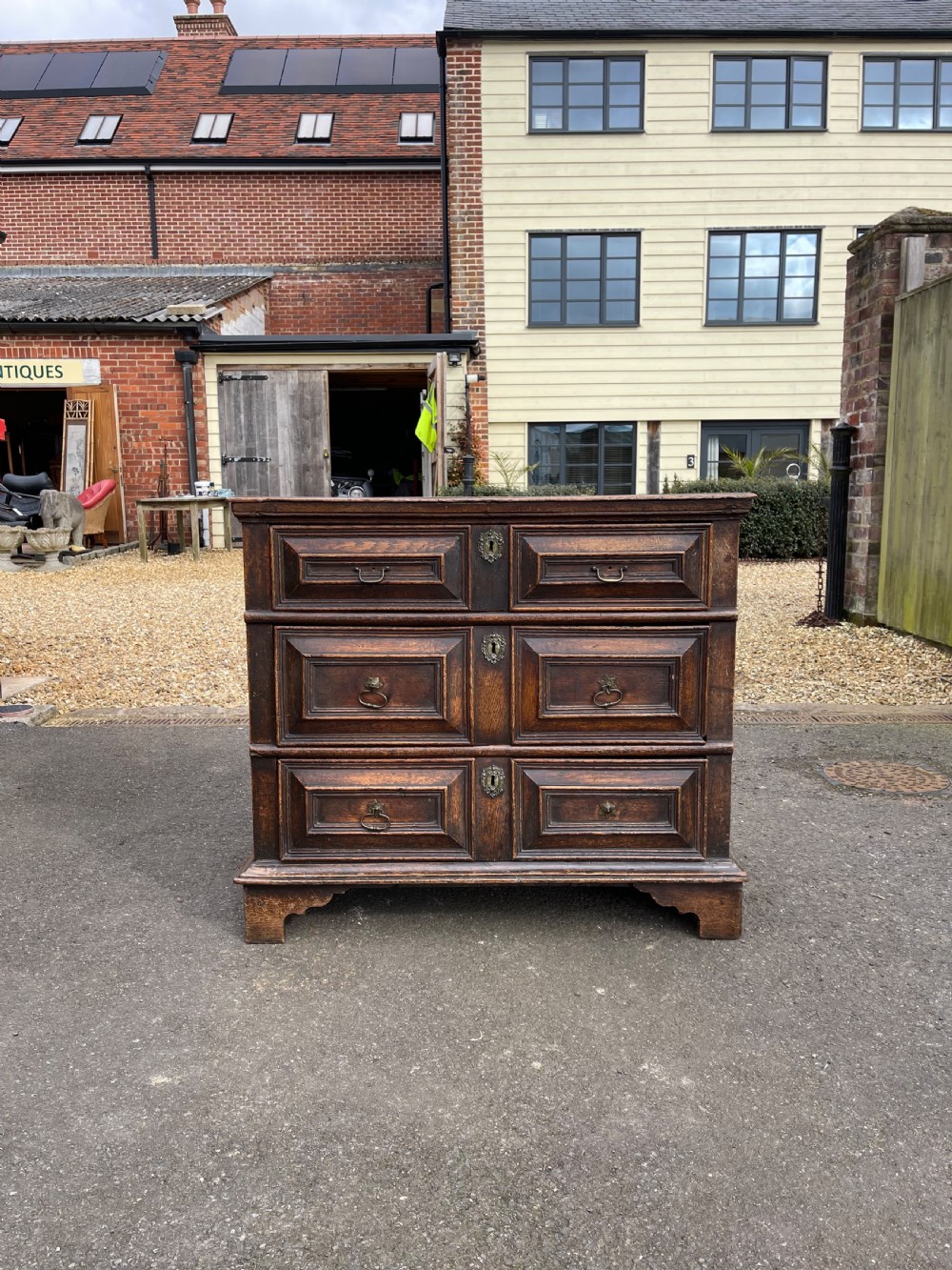 C17 oak chest of drawers 