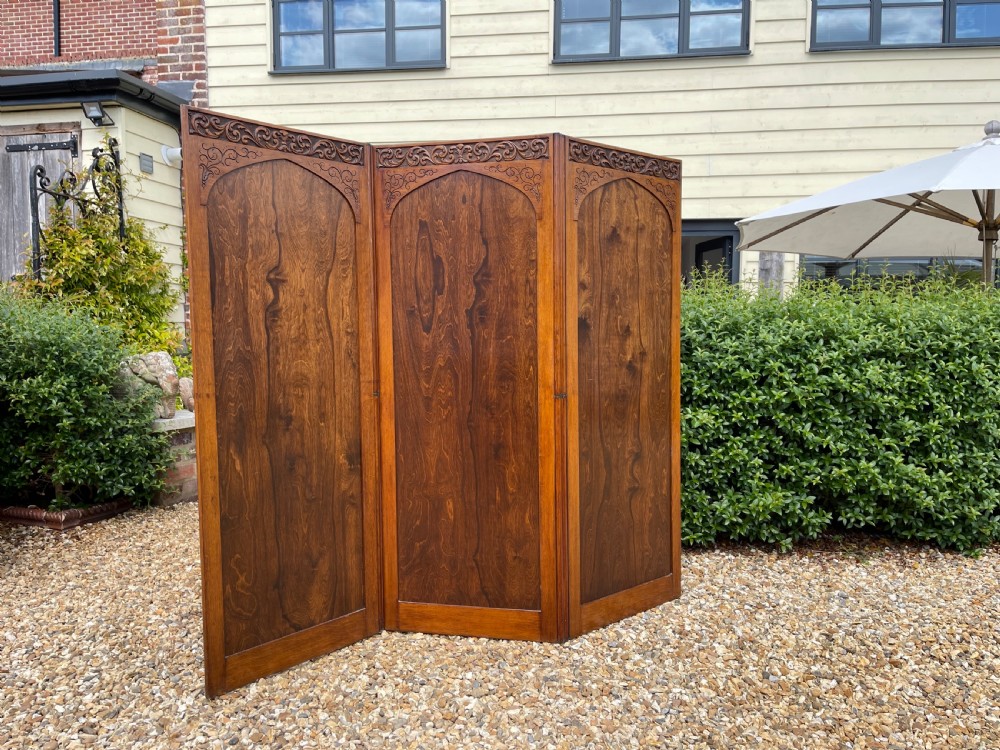 Three fold screen