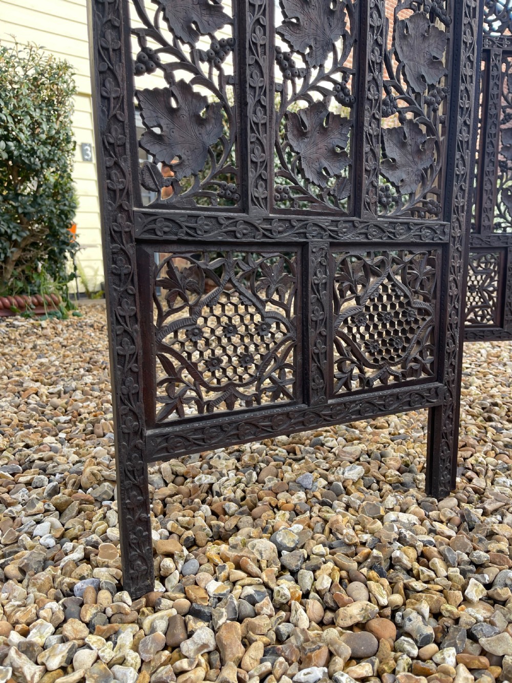 Kashmiri screen  View III