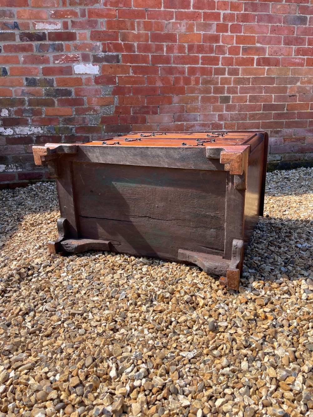 An eighteenth-century Georgian mahogany chest of drawers featuring two short drawers over three long drawers, finished with brass swan-neck handles and bracket feet. View IV